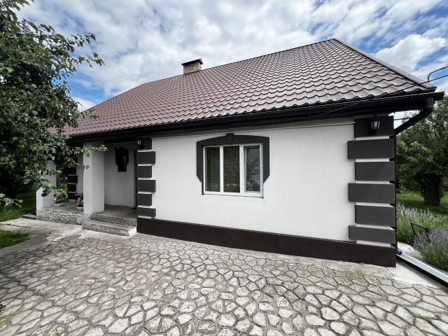 Капітальний будинок в місті Яготин - 5 кімнат, ремонт, утеплений, сад