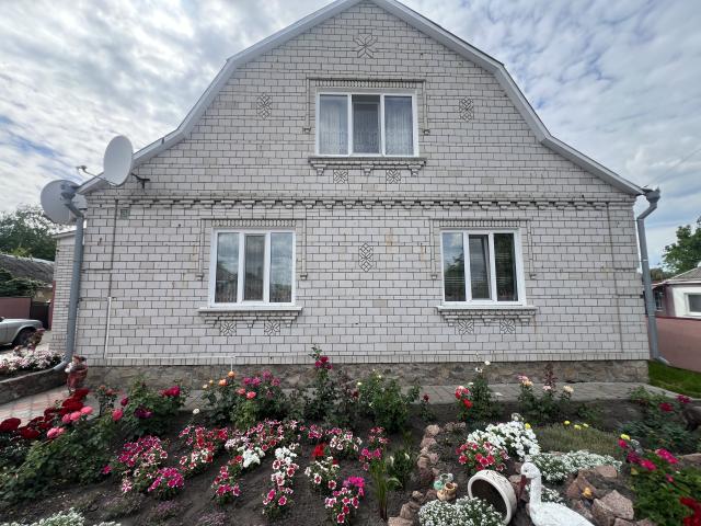 Продаж 5 кімнатного будинку в місті Яготин