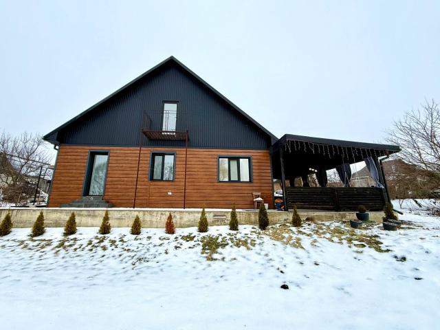 Капитальный дом с ремонтом в г. Яготин