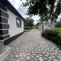 Капітальний будинок в місті Яготин - 5 кімнат, ремонт, утеплений, сад